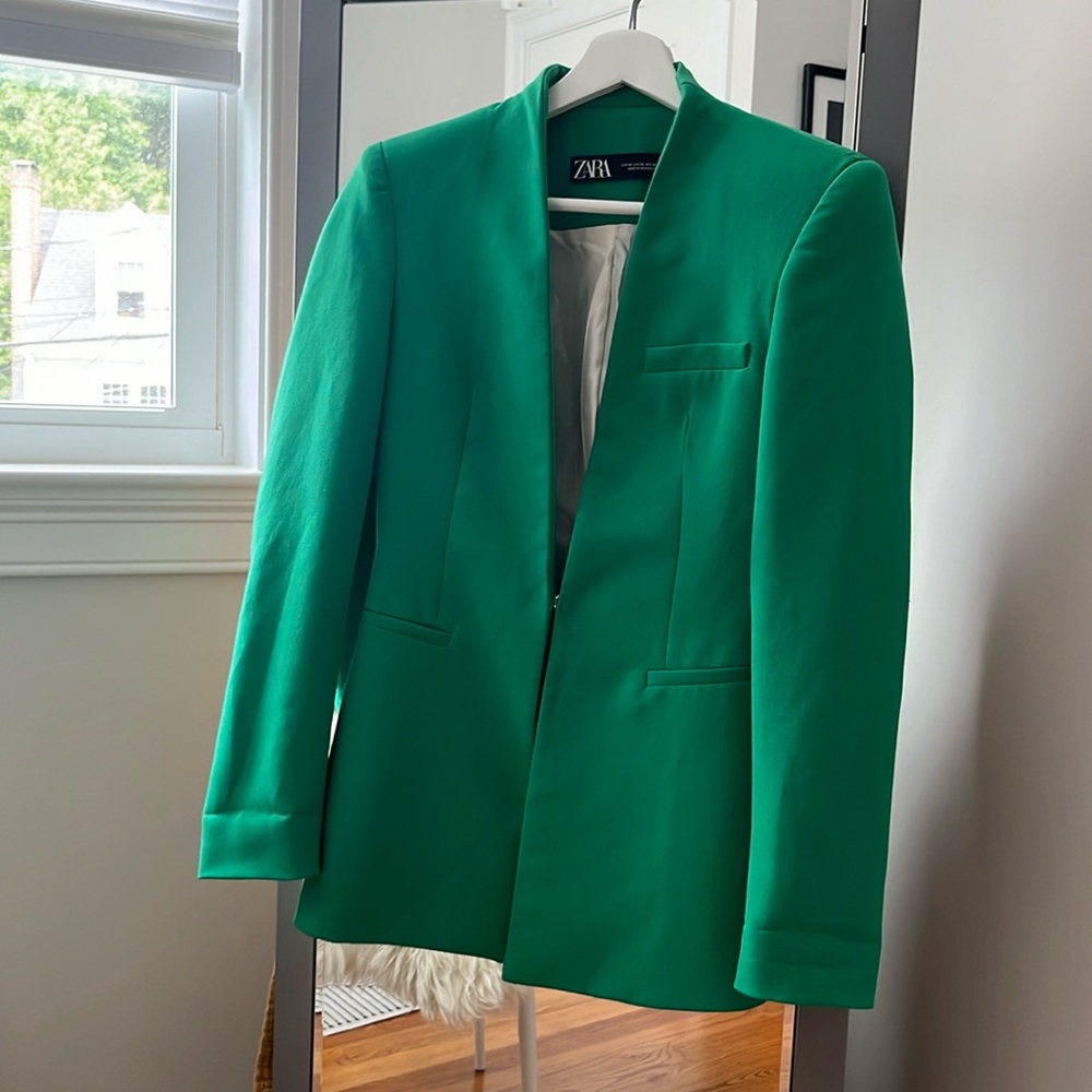 ZARA WOMENS GREE  LAPEL-LESS FITTED  BLAZER  SIZE SMALL.